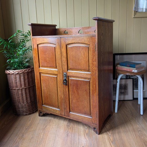 Arts and crafts - arts, oak